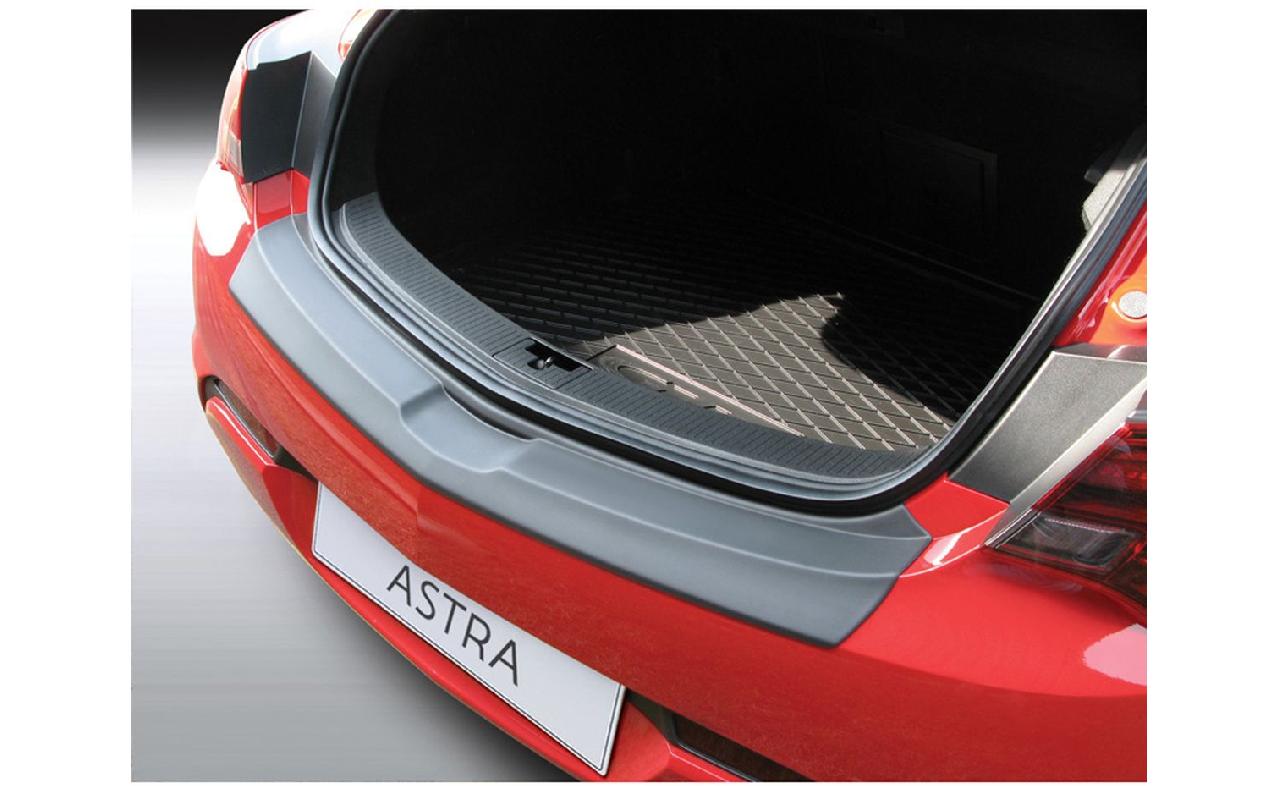 Seuil de coffre pour Opel Astra J GTC (01/12-) finition plastique look  carbone (prévoir délai) (GR RBP560C)